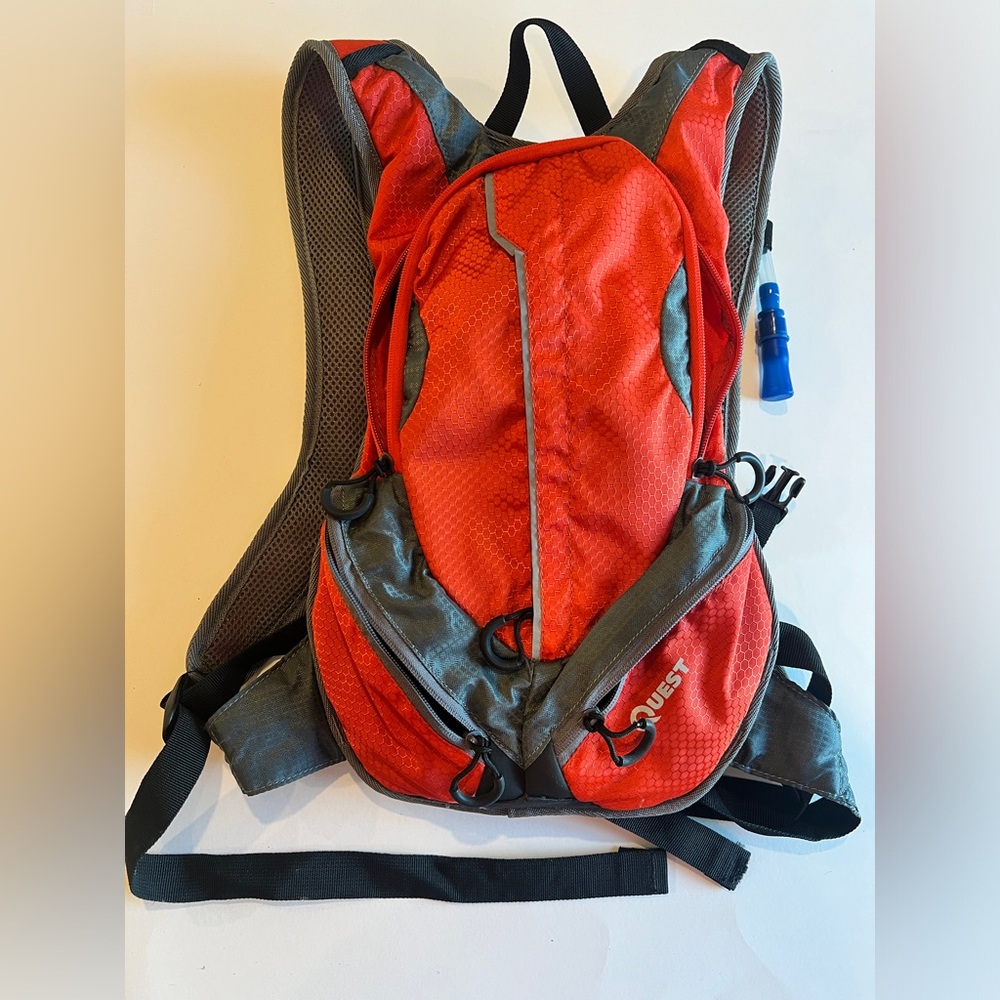 Quest Hydration Pack Backpack 2 Liter Orange Hiking‎ Bag Water Bladder